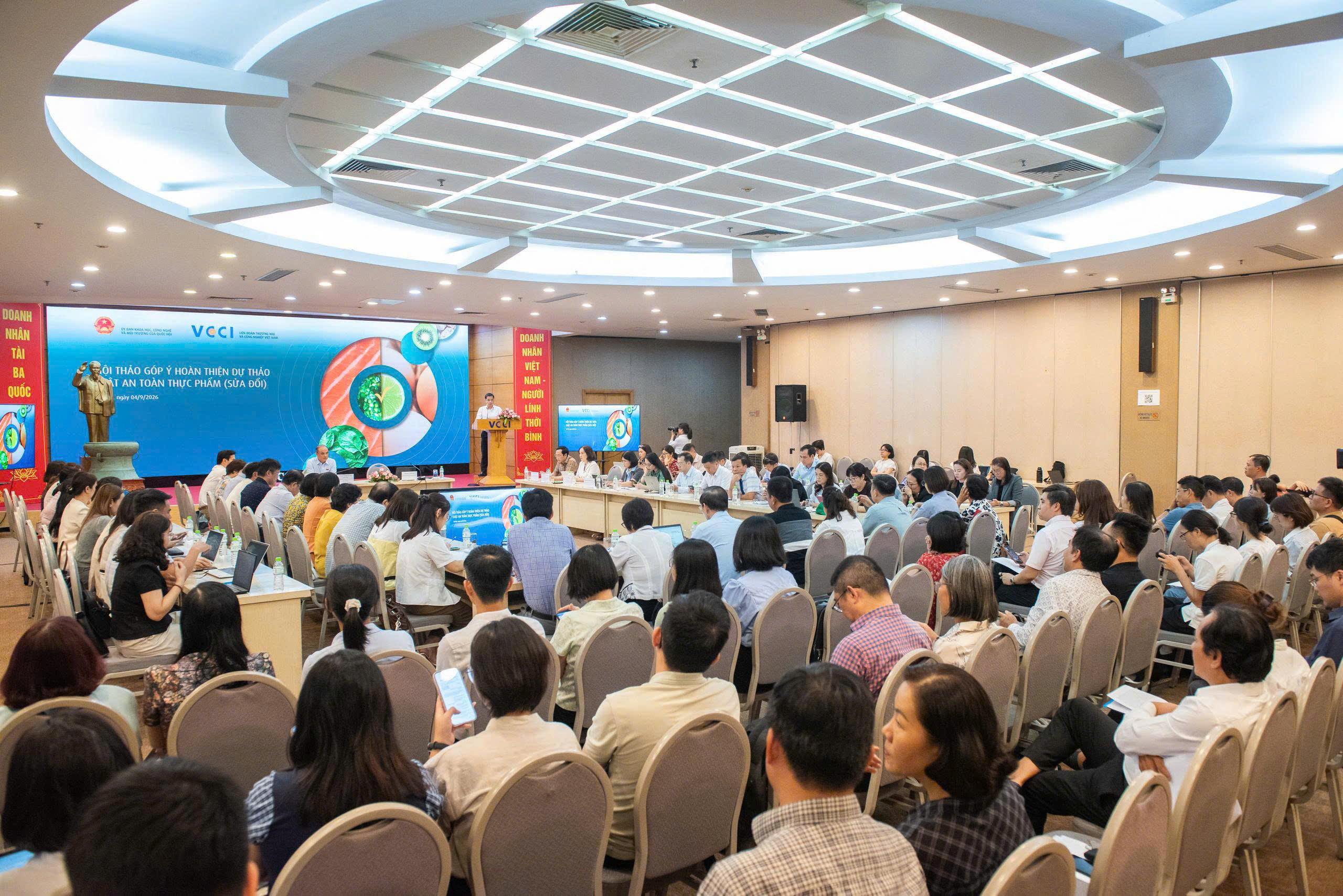 Ông Nguyễn Đức Thịnh Phó Tổng Thư ký VINAFOSA phát biểu góp ý Dự thảo Luật An toàn thực phẩm sửa đổi