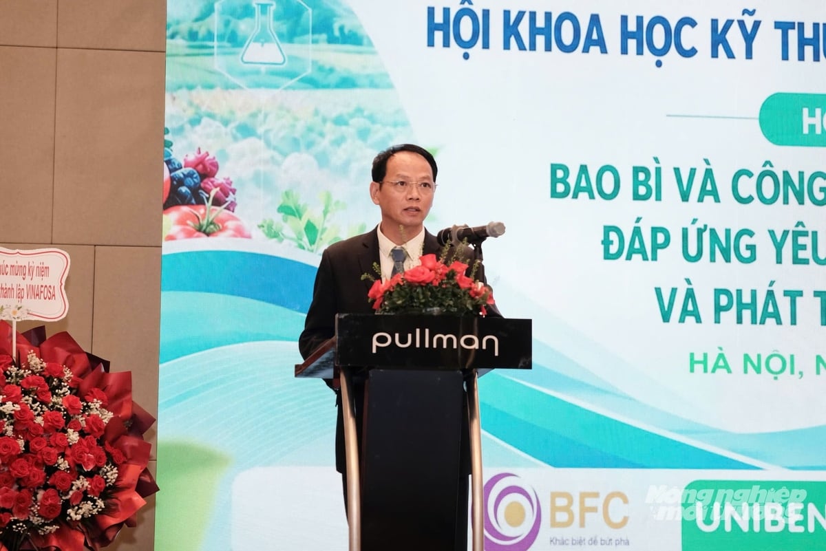 TS. Lê Văn Giang, Chủ tịch Hội Khoa học kỹ thuật An toàn thực phẩm Việt Nam (VINAFOSA), phát biểu tại Lễ kỷ niệm 25 năm thành lập Hội. Ảnh: Thanh Trang.